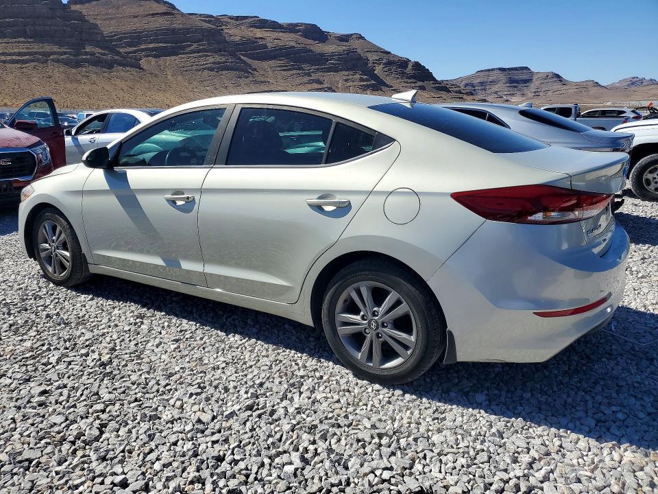 2017 HYUNDAI ELANTRA SE — Фото 2 из 12