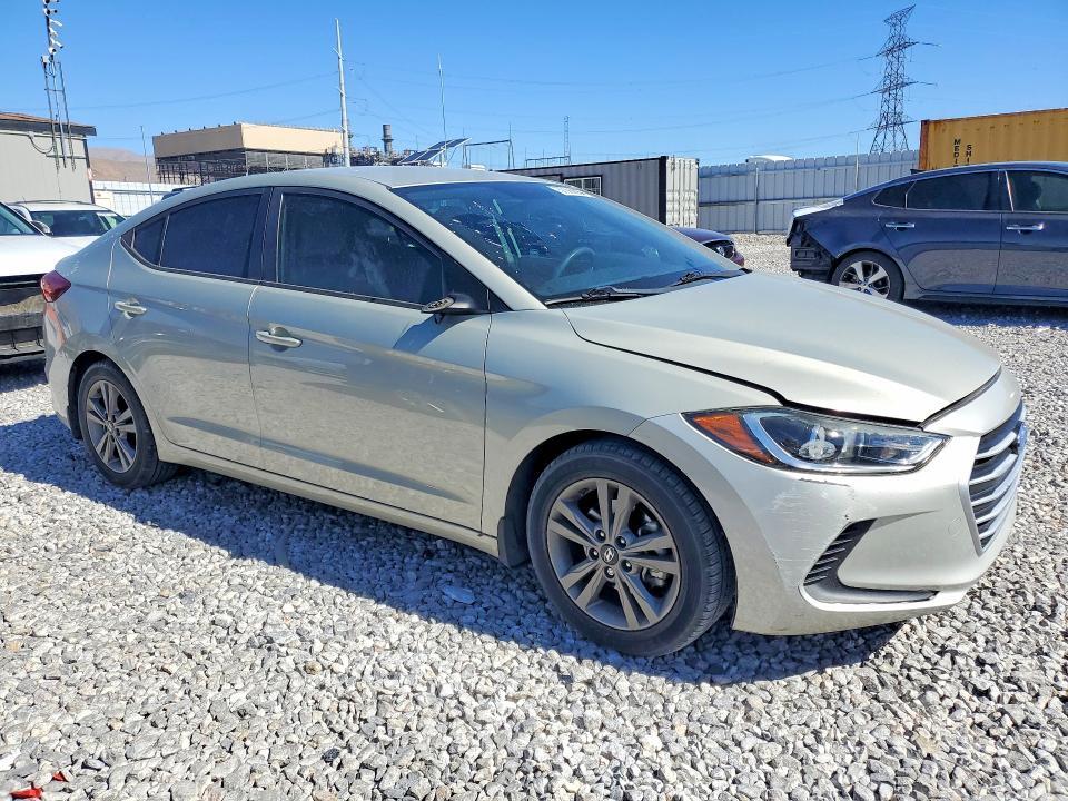 2017 HYUNDAI ELANTRA SE — Фото 4 из 12