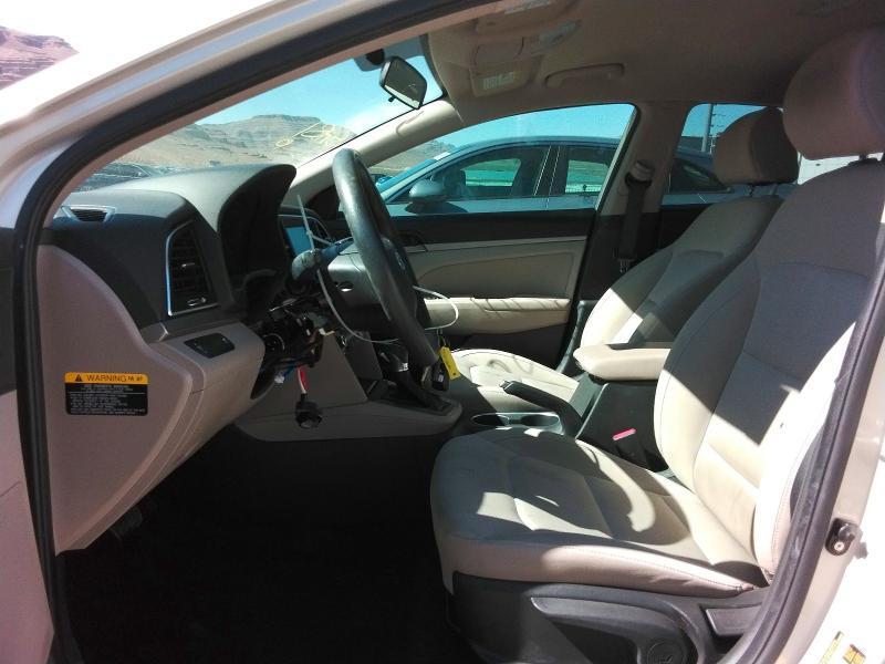 2017 HYUNDAI ELANTRA SE — Фото 7 из 12