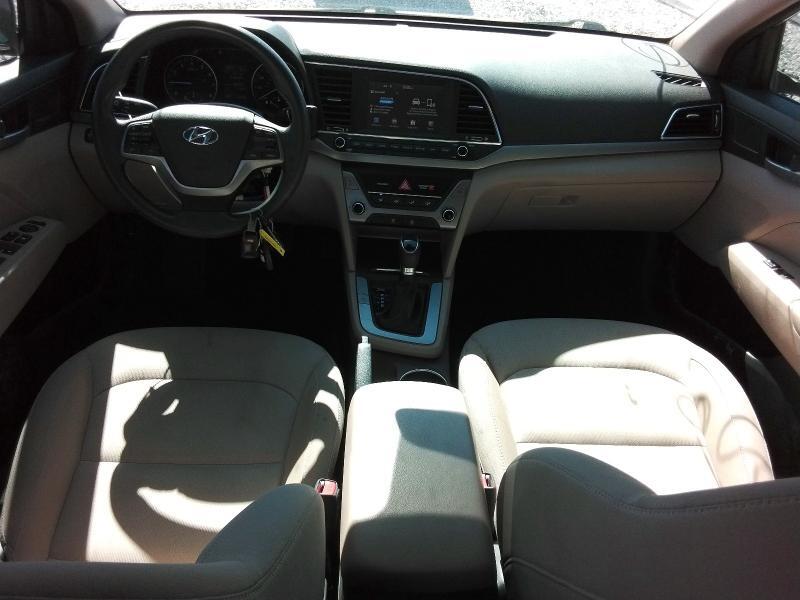 2017 HYUNDAI ELANTRA SE — Фото 8 из 12
