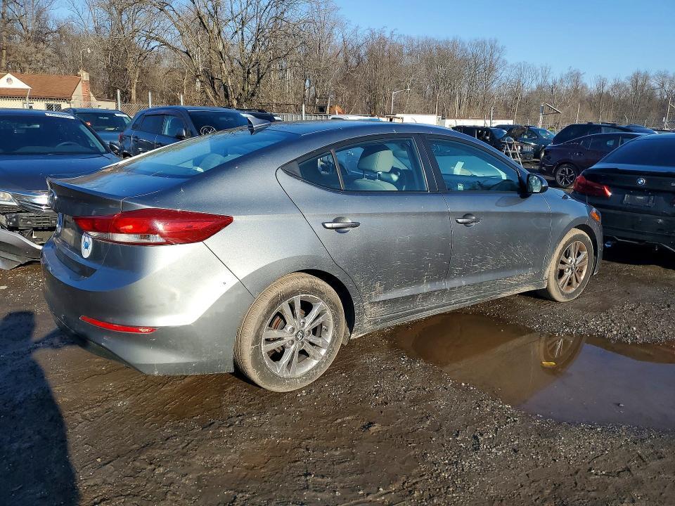 2017 HYUNDAI ELANTRA SE — Фото 3 из 12