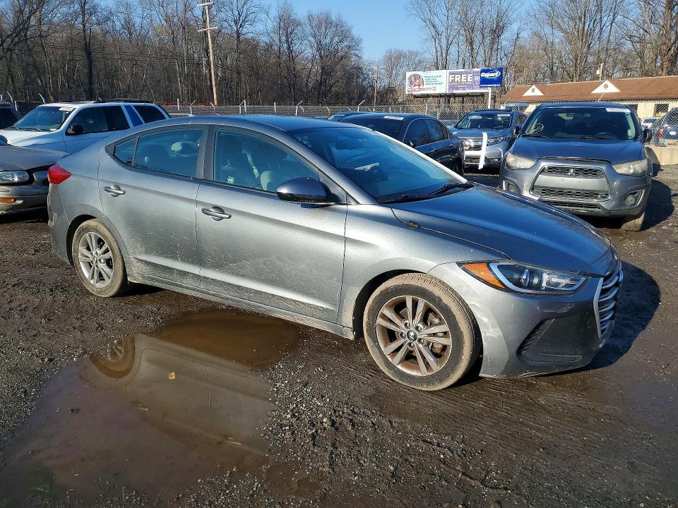 2017 HYUNDAI ELANTRA SE — Фото 4 из 12