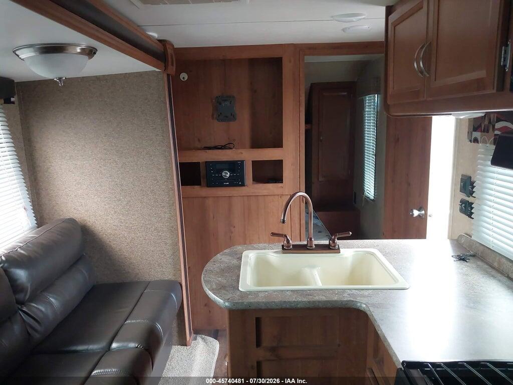 1NL1GTM2XH1123625 2017 GULFSTREAM CONQUEST photo no. 5