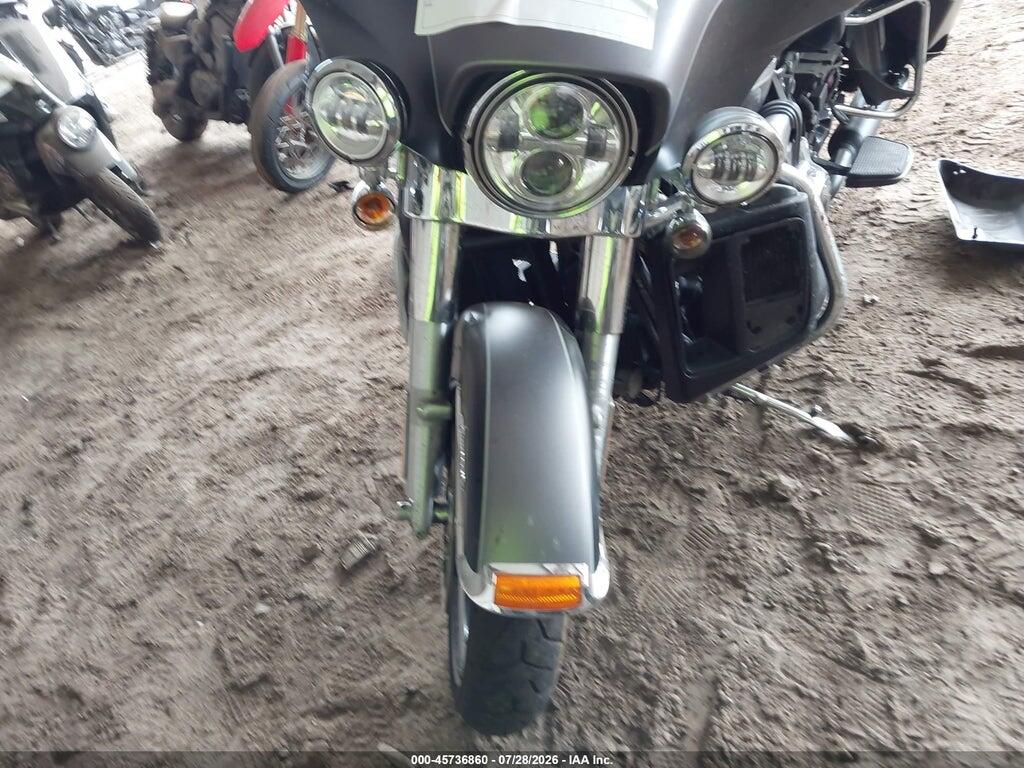 1HD1KED13HB605000 2017 HARLEY-DAVIDSON FLHTK photo no. 2
