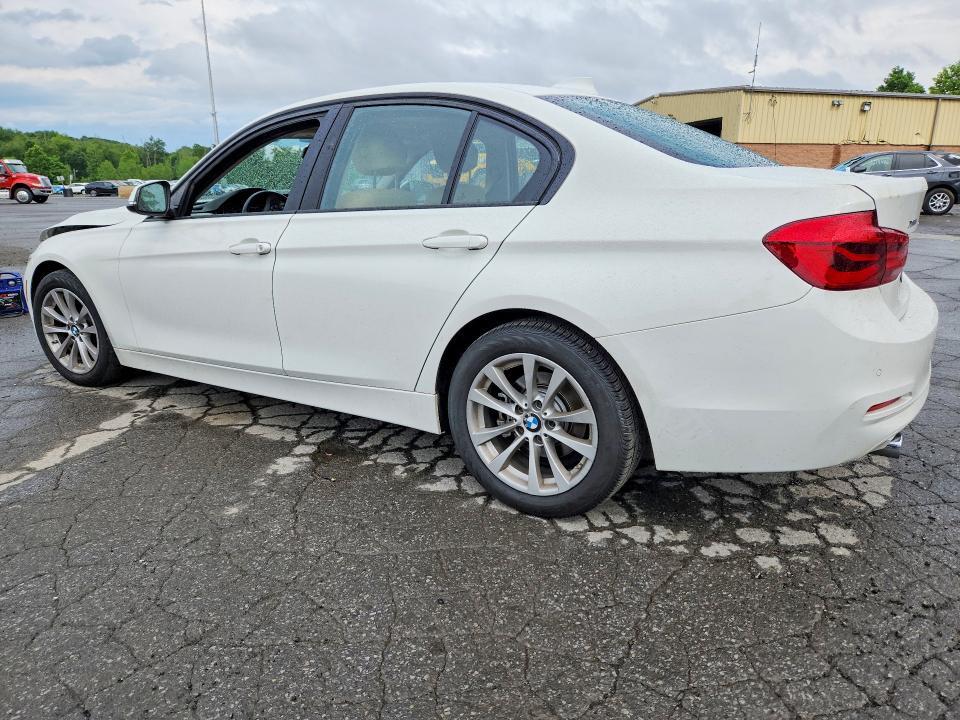 WBA8A3C53JA487132 2018 BMW 320 photo no. 2