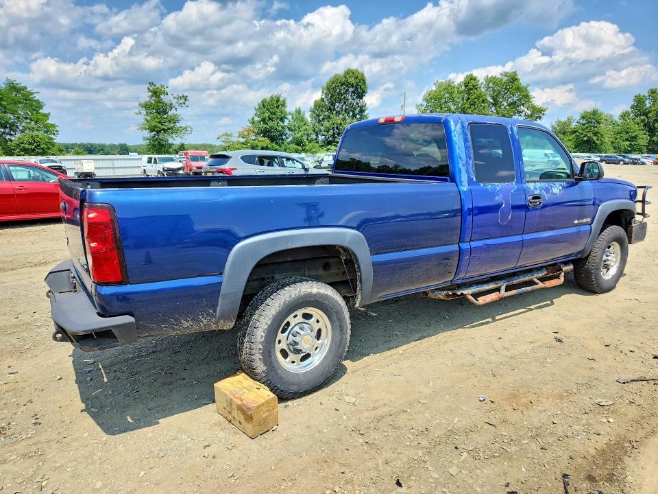 2004 CHEVROLET SILVERADO K2500 HEAVY DUTY — Фото 3 из 12