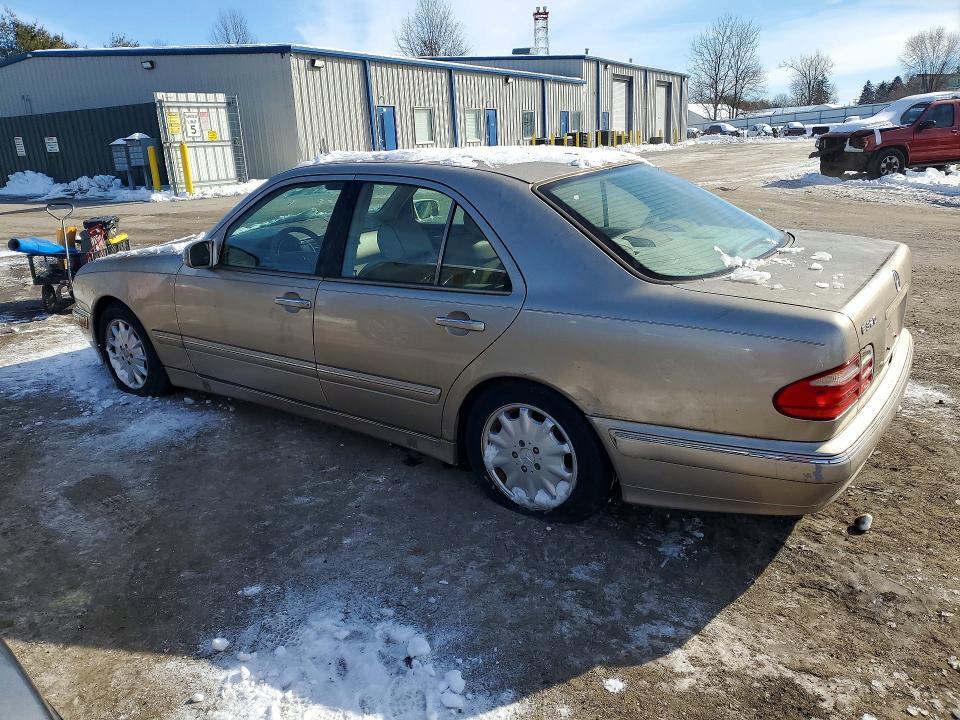 2000 MERCEDES-BENZ E 320 — Фото 2 из 12