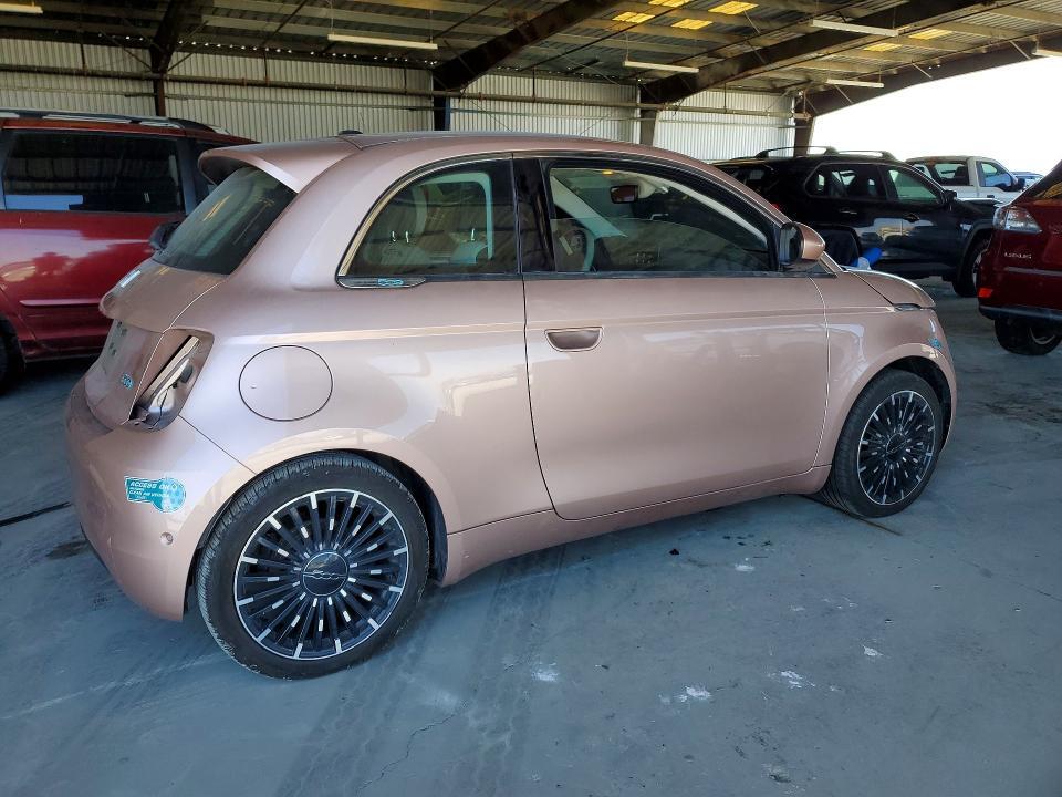 2024 FIAT 500 E LA PRIMA — Фото 3 из 13