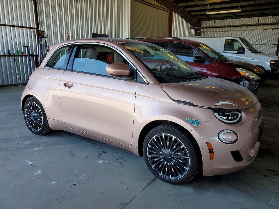 2024 FIAT 500 E LA PRIMA — Фото 4 из 13