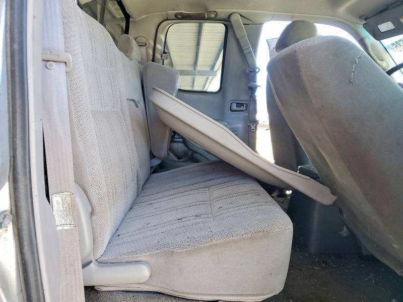2001 TOYOTA TUNDRA SR5 — Фото 10 из 12