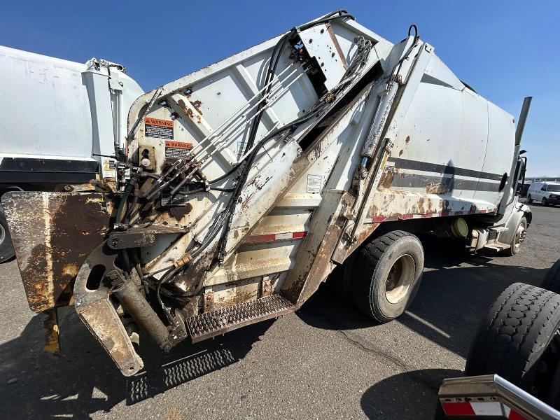 1FVACXCS05HN20603 2005 FREIGHTLINER M2 photo no. 3