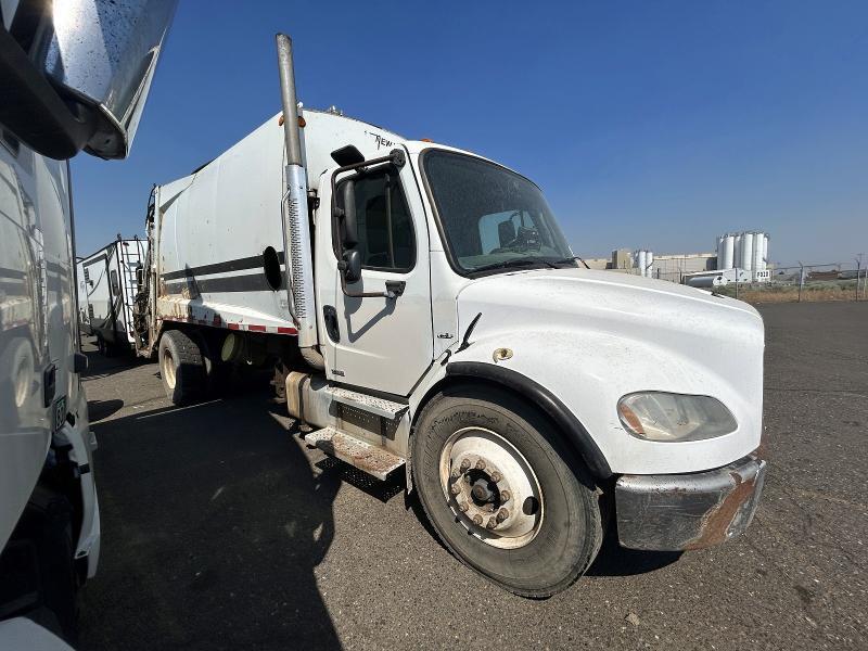 1FVACXCS05HN20603 2005 FREIGHTLINER M2 photo no. 4