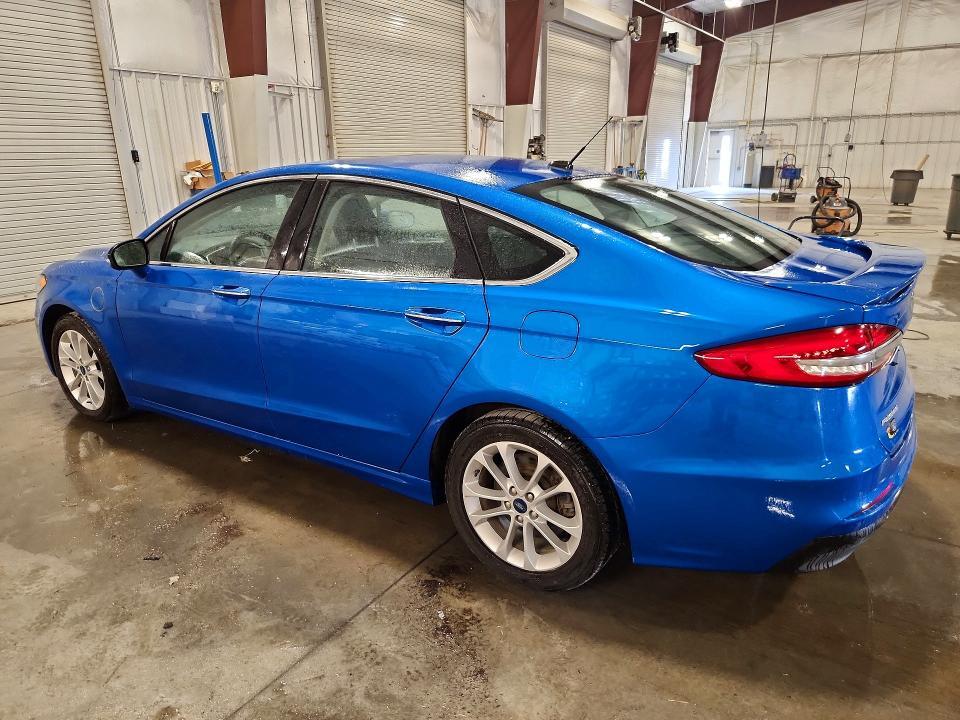 3FA6P0SU7LR126887 2020 FORD FUSION photo no. 2