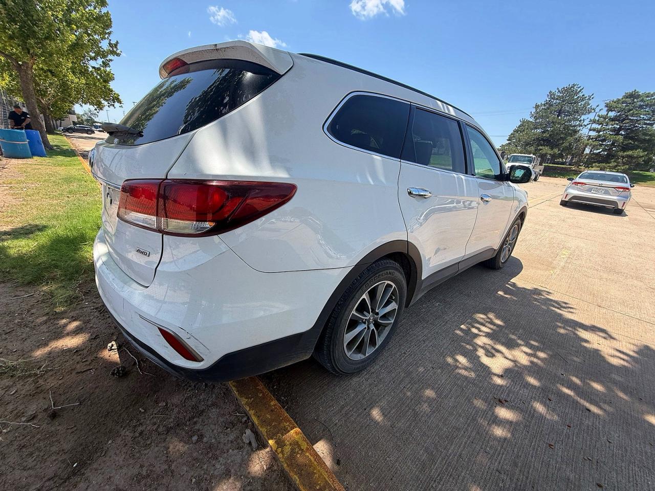 2017 HYUNDAI SANTA FE SE — Фото 4 из 10