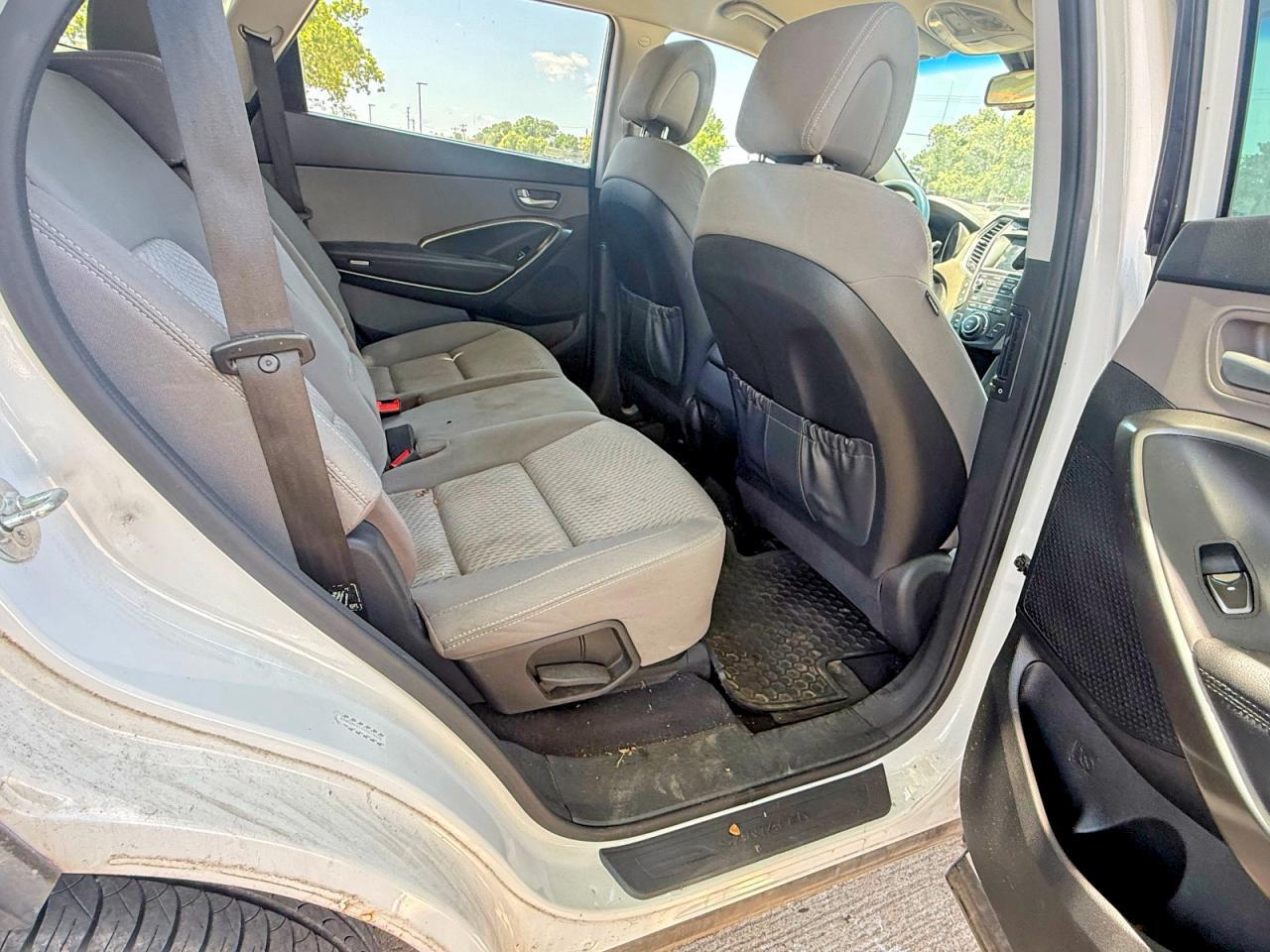 2017 HYUNDAI SANTA FE SE — Фото 6 из 10