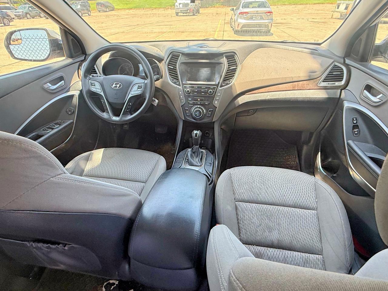 2017 HYUNDAI SANTA FE SE — Фото 9 из 10