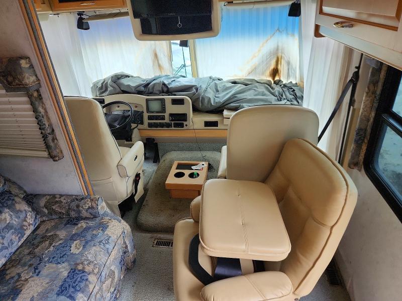 5B4MP67G533366452 2003 WINNEBAGO SUNCRUISER photo no. 5