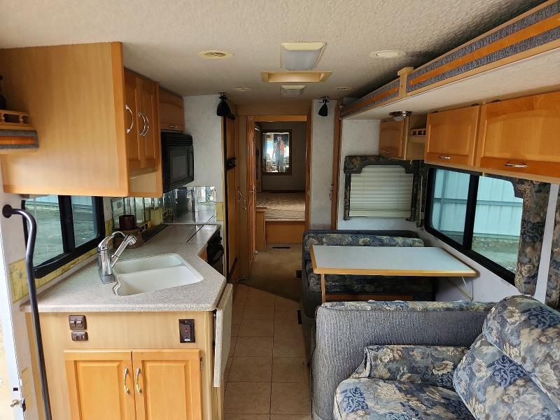 5B4MP67G533366452 2003 WINNEBAGO SUNCRUISER photo no. 6