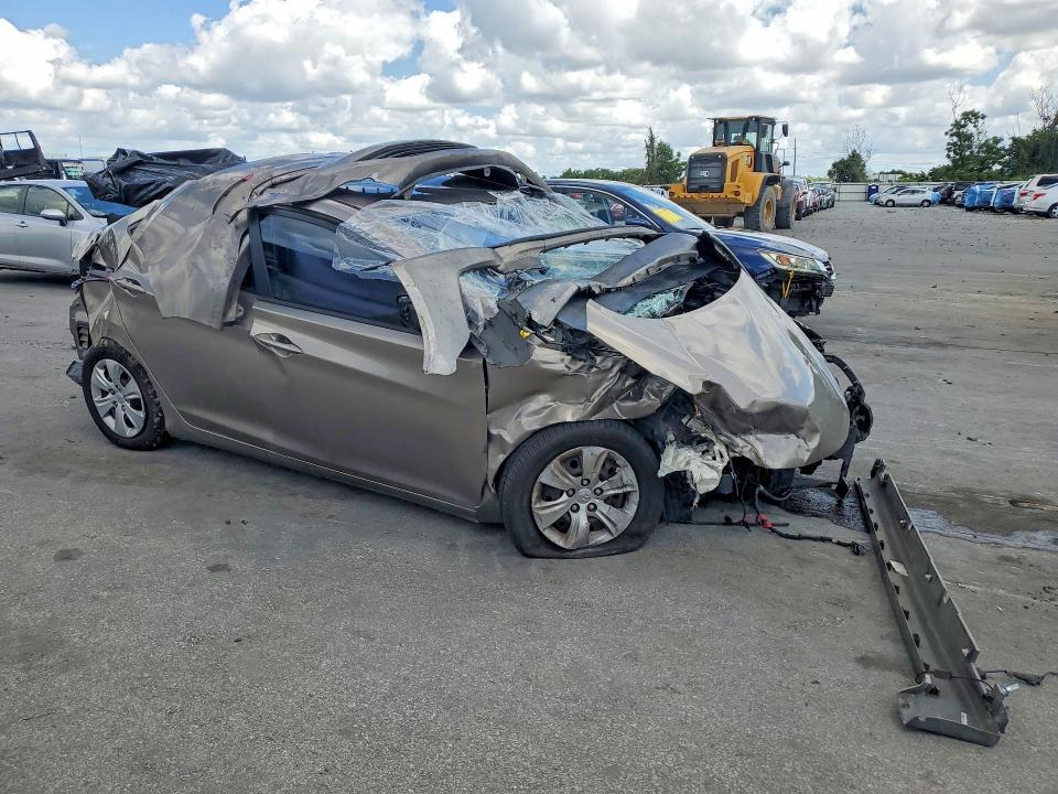 5NPDH4AE1GH709500 2016 HYUNDAI ELANTRA photo no. 4