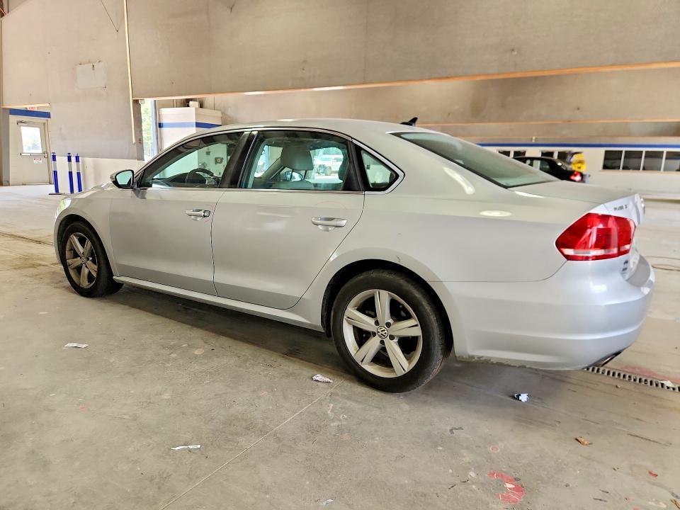 1VWBH7A39CC081132 2012 VOLKSWAGEN PASSAT photo no. 2