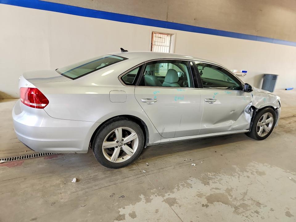 1VWBH7A39CC081132 2012 VOLKSWAGEN PASSAT photo no. 3