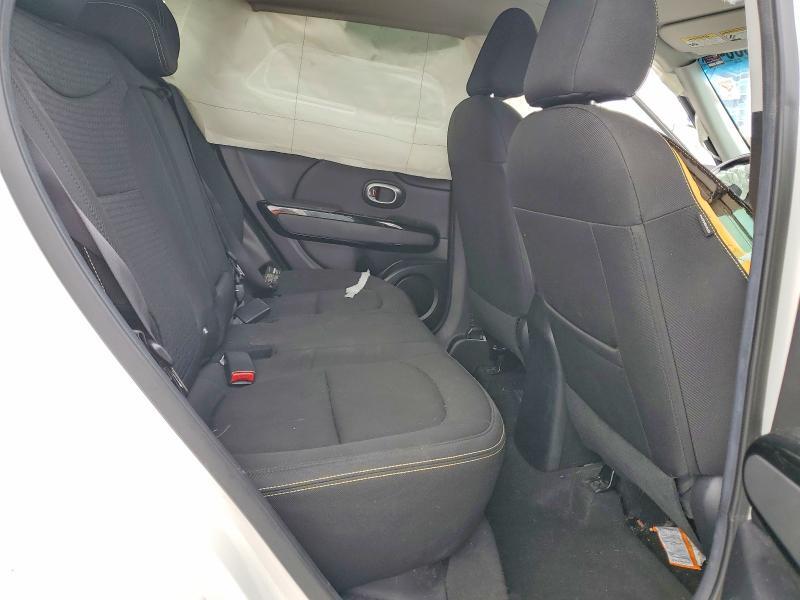KNDJP3A58G7323032 2016 KIA SOUL photo no. 10