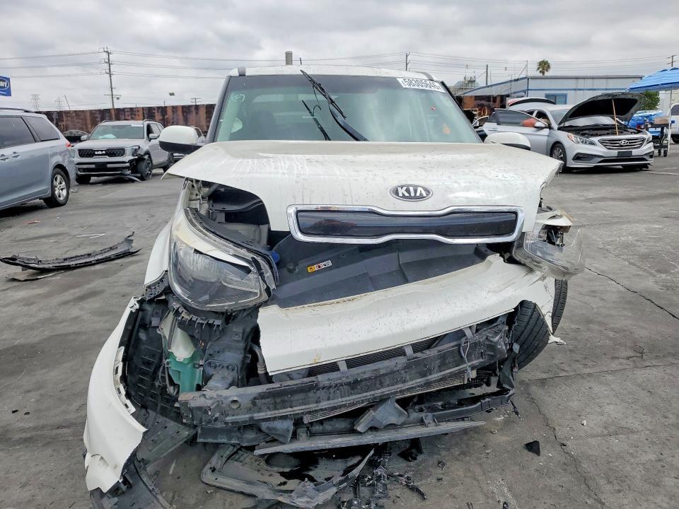 KNDJP3A58G7323032 2016 KIA SOUL photo no. 5