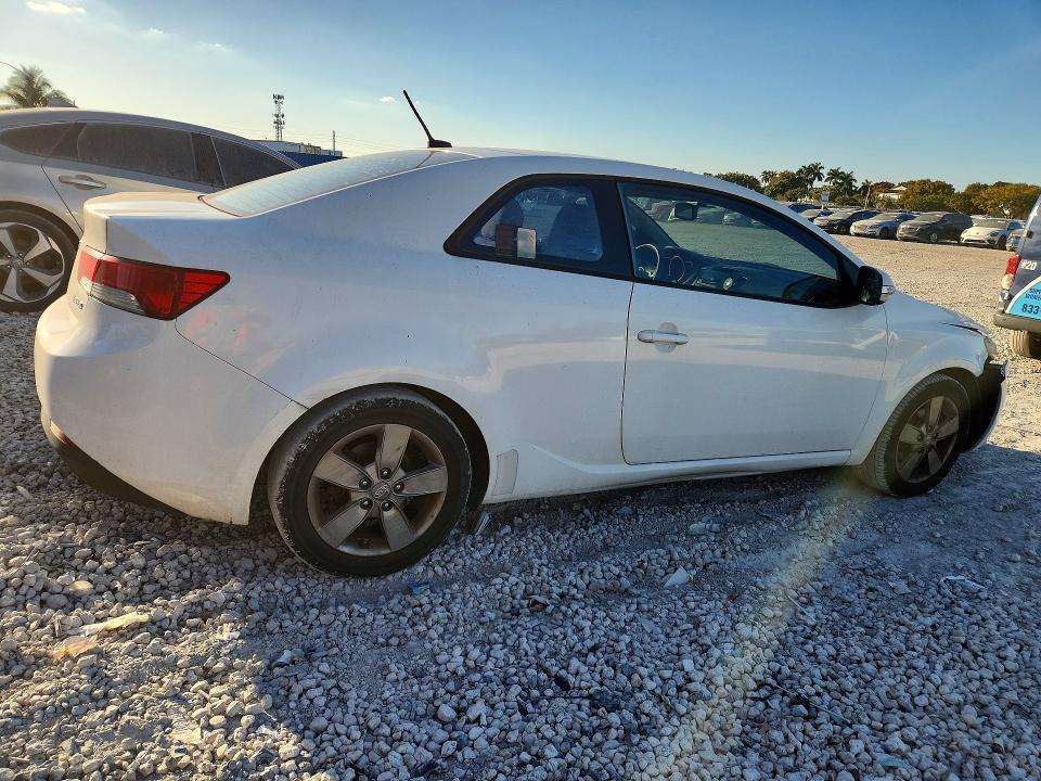 KNAFU6A21A5120201 2010 KIA FORTE KOUP photo no. 3