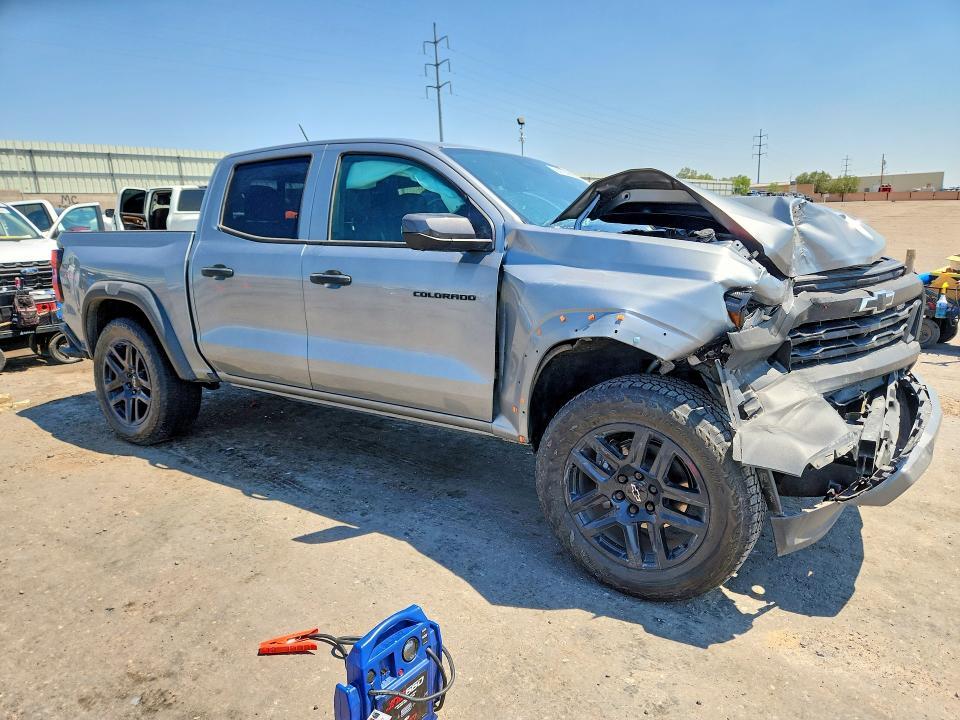 2025 CHEVROLET COLORADO TRAIL BOSS — Фото 4 из 12