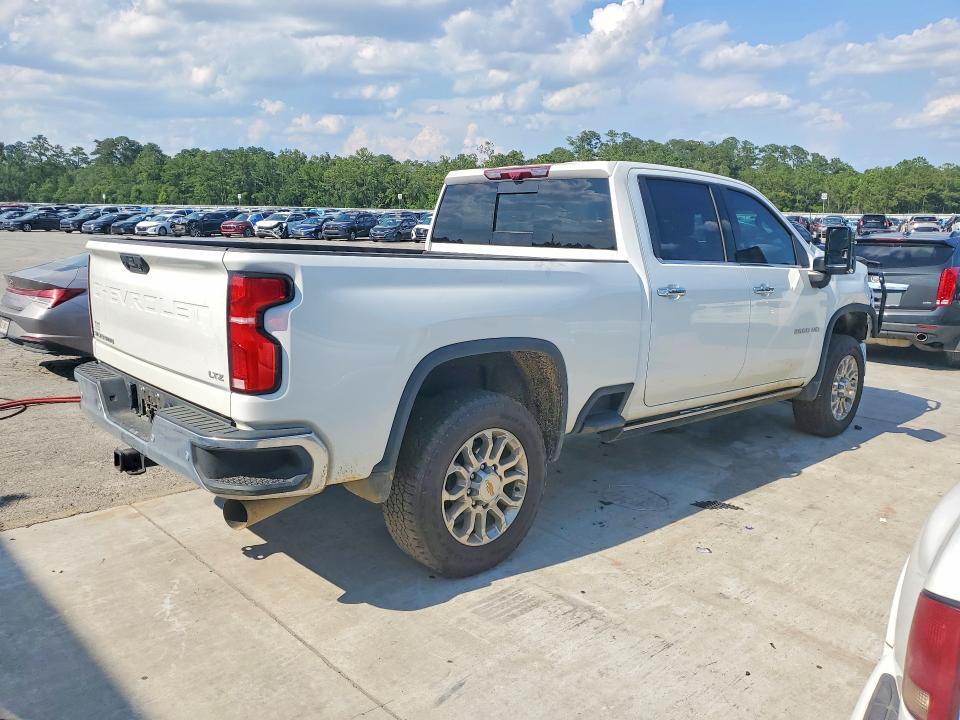2025 CHEVROLET SILVERADO K2500 HEAVY DUTY LTZ — Фото 3 из 12
