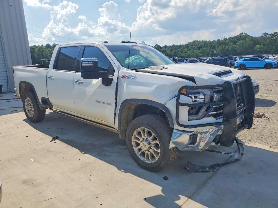 2025 CHEVROLET SILVERADO K2500 HEAVY DUTY LTZ — Фото 4 из 12