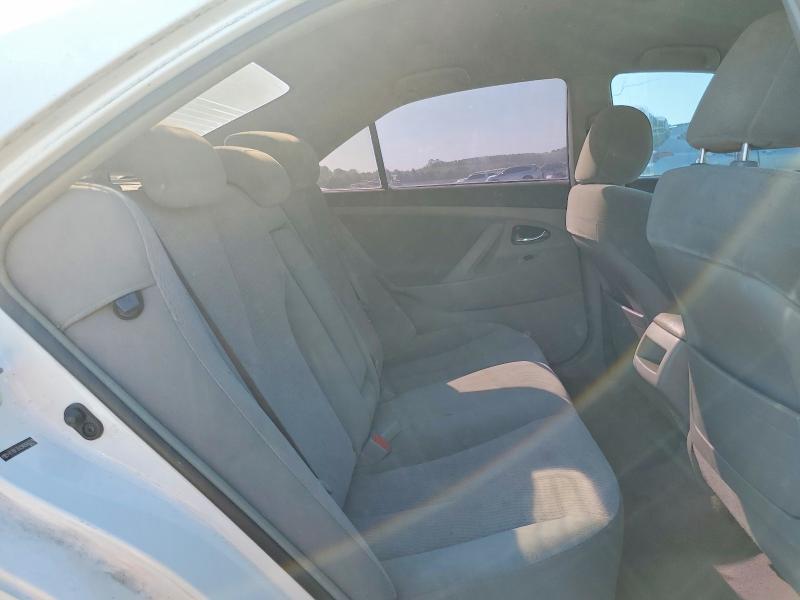 2010 TOYOTA CAMRY LE — Фото 10 из 12