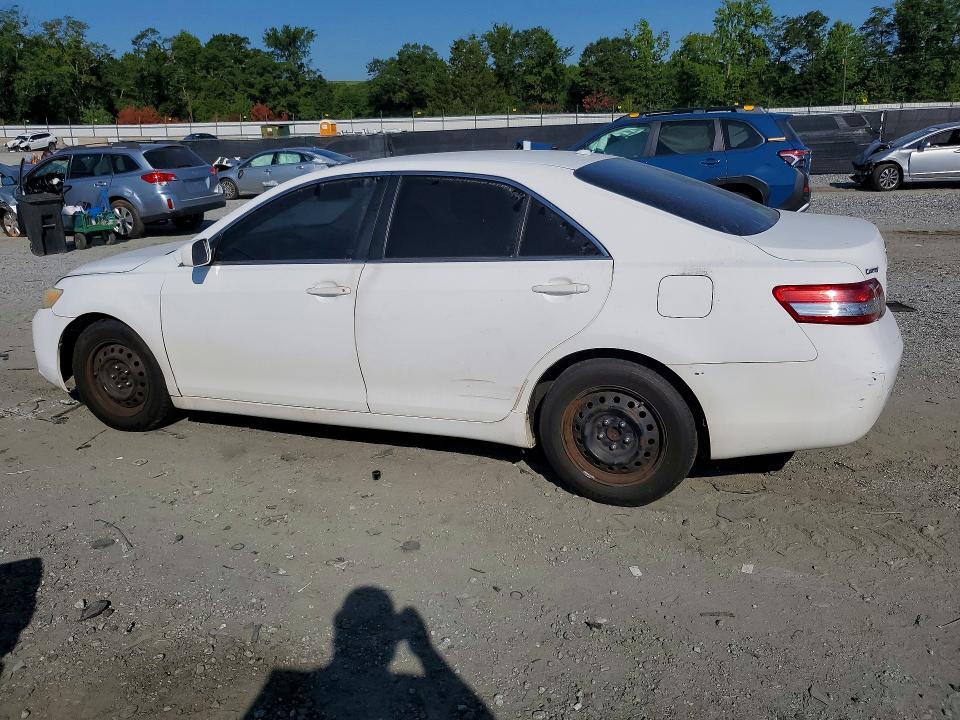 2010 TOYOTA CAMRY LE — Фото 2 из 12