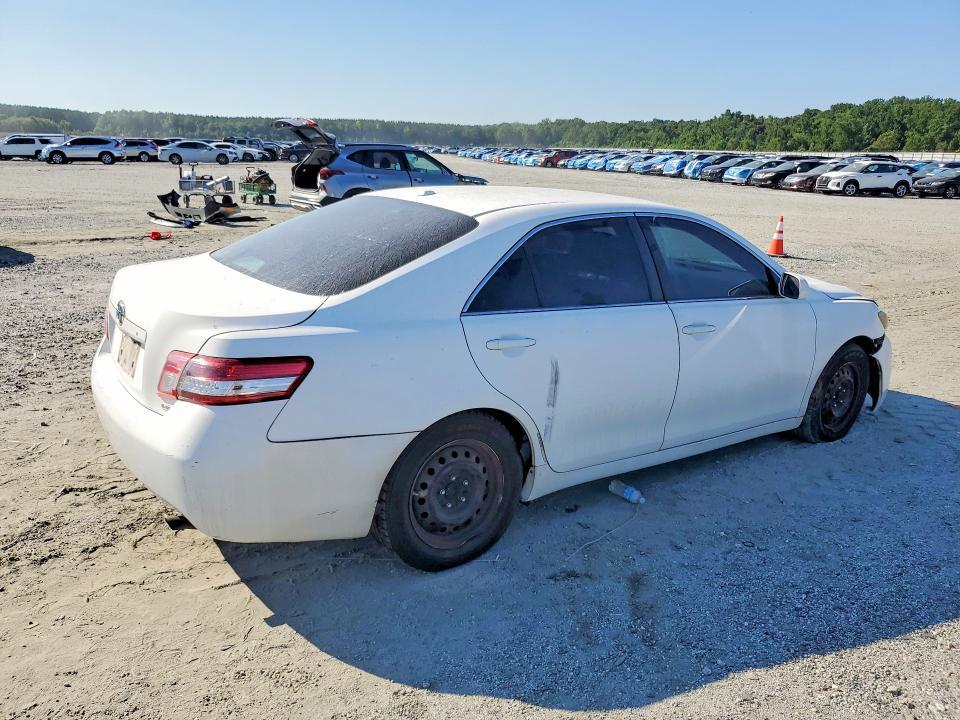 2010 TOYOTA CAMRY LE — Фото 3 из 12