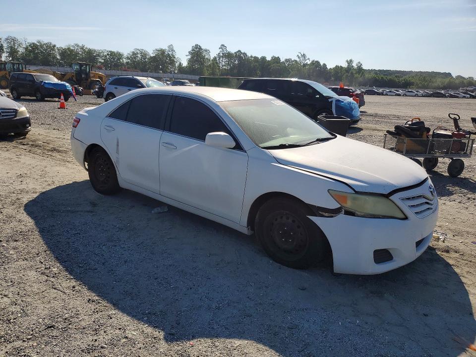 2010 TOYOTA CAMRY LE — Фото 4 из 12