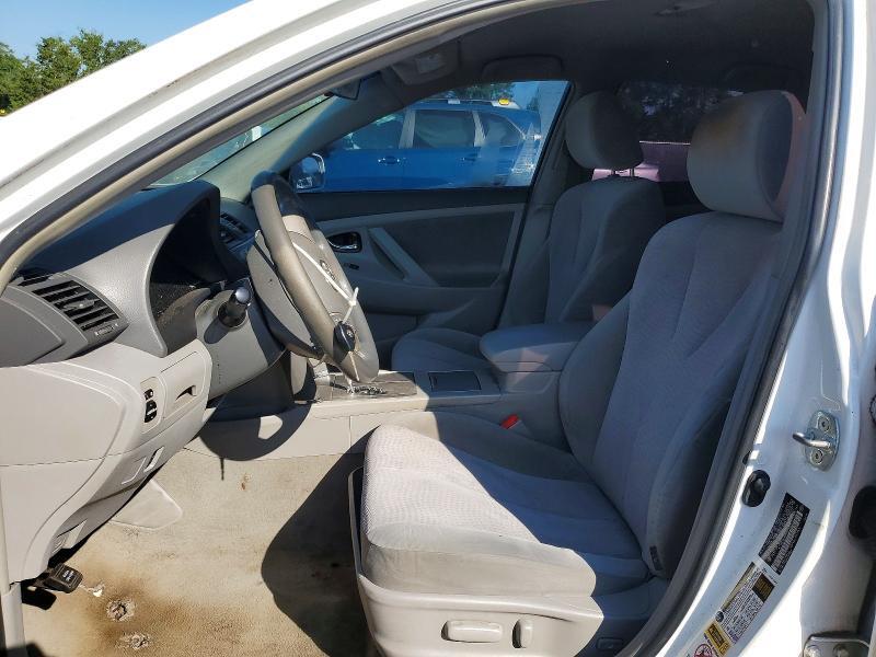 2010 TOYOTA CAMRY LE — Фото 7 из 12