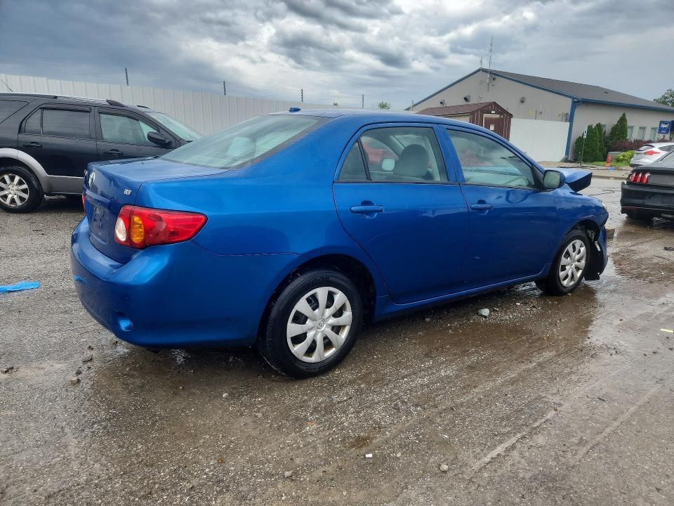 2010 TOYOTA COROLLA LE — Фото 3 из 13