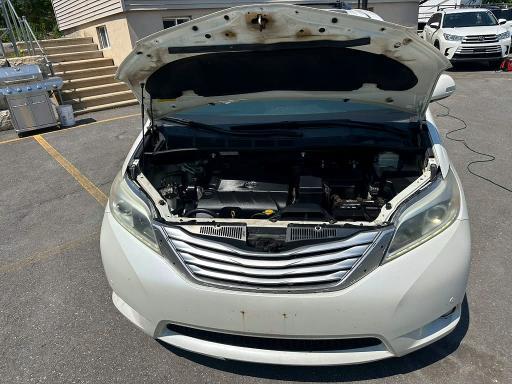 2016 TOYOTA SIENNA LIMITED PREMIUM 7-PASSENGER — Фото 8 из 10