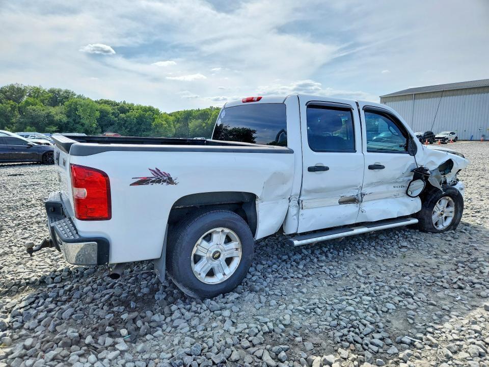 2011 CHEVROLET SILVERADO K1500 LT — Фото 3 из 13