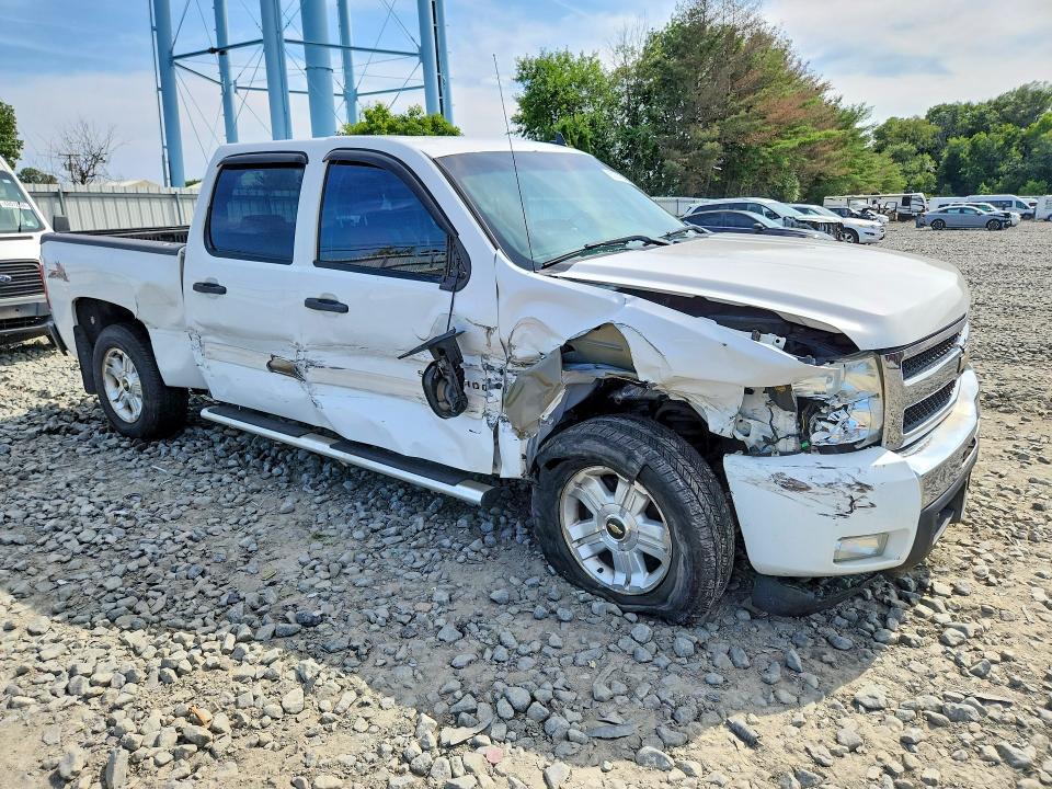 2011 CHEVROLET SILVERADO K1500 LT — Фото 4 из 13