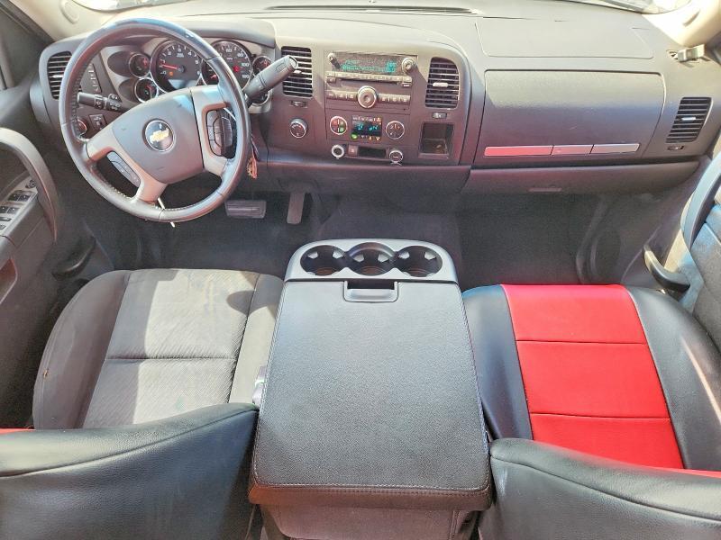 2011 CHEVROLET SILVERADO K1500 LT — Фото 8 из 13