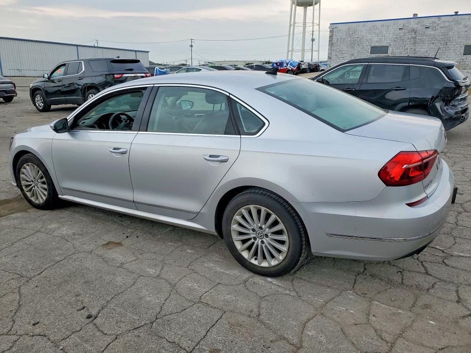 1VWBS7A34GC032010 2016 VOLKSWAGEN PASSAT photo no. 2