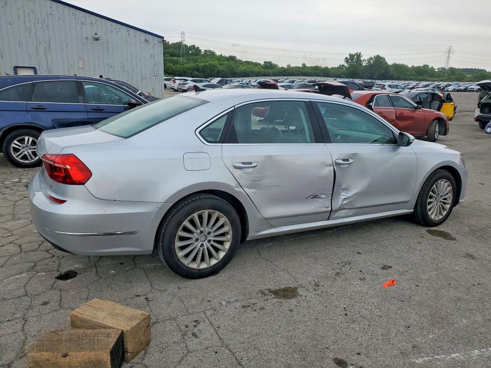 1VWBS7A34GC032010 2016 VOLKSWAGEN PASSAT photo no. 3