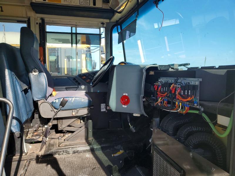2013 IC CORPORATION CE SERIES SCHOOL - SCHOOL BUS — Фото 5 из 10