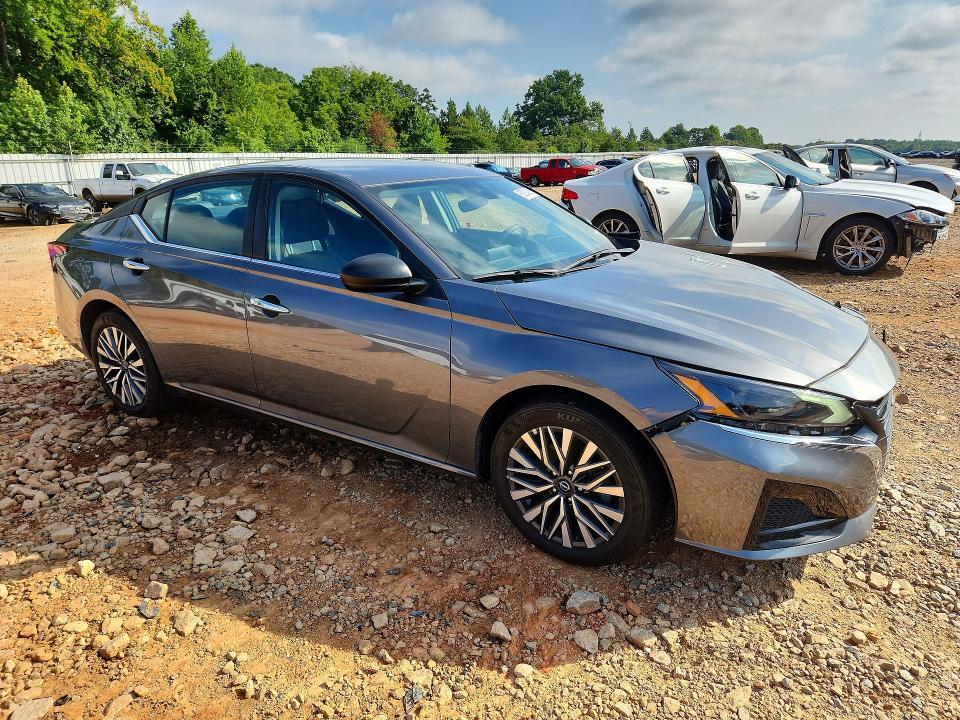2025 NISSAN ALTIMA SV — Фото 4 из 12