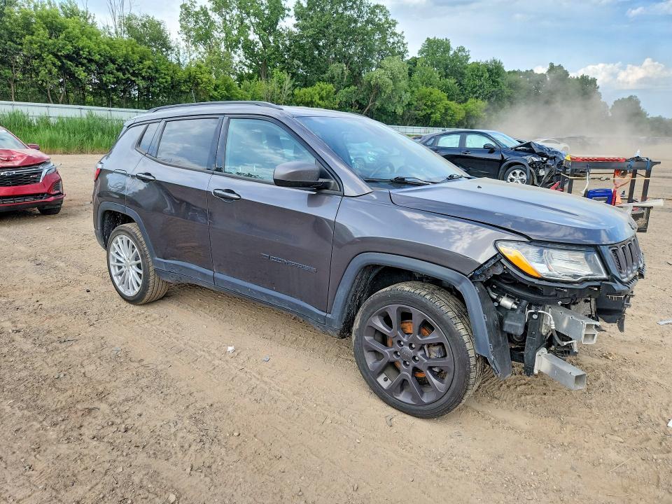 3C4NJDEB9MT513129 2021 JEEP COMPASS photo no. 4