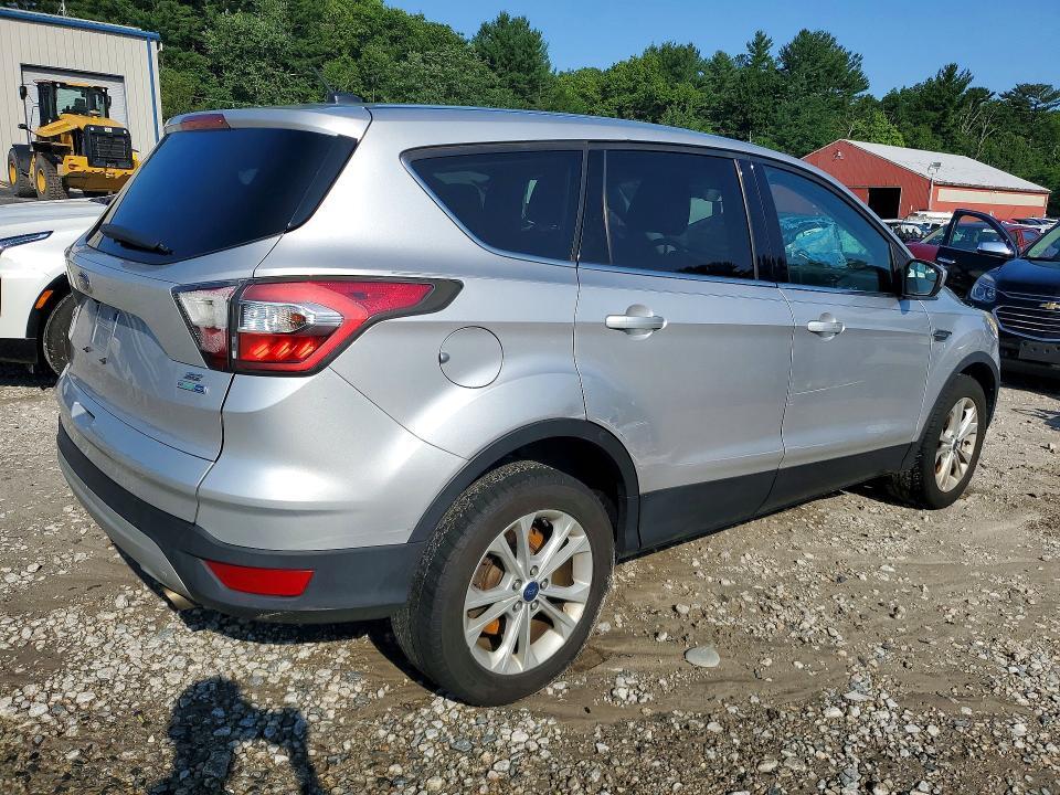 2017 FORD ESCAPE SE — Фото 3 из 13