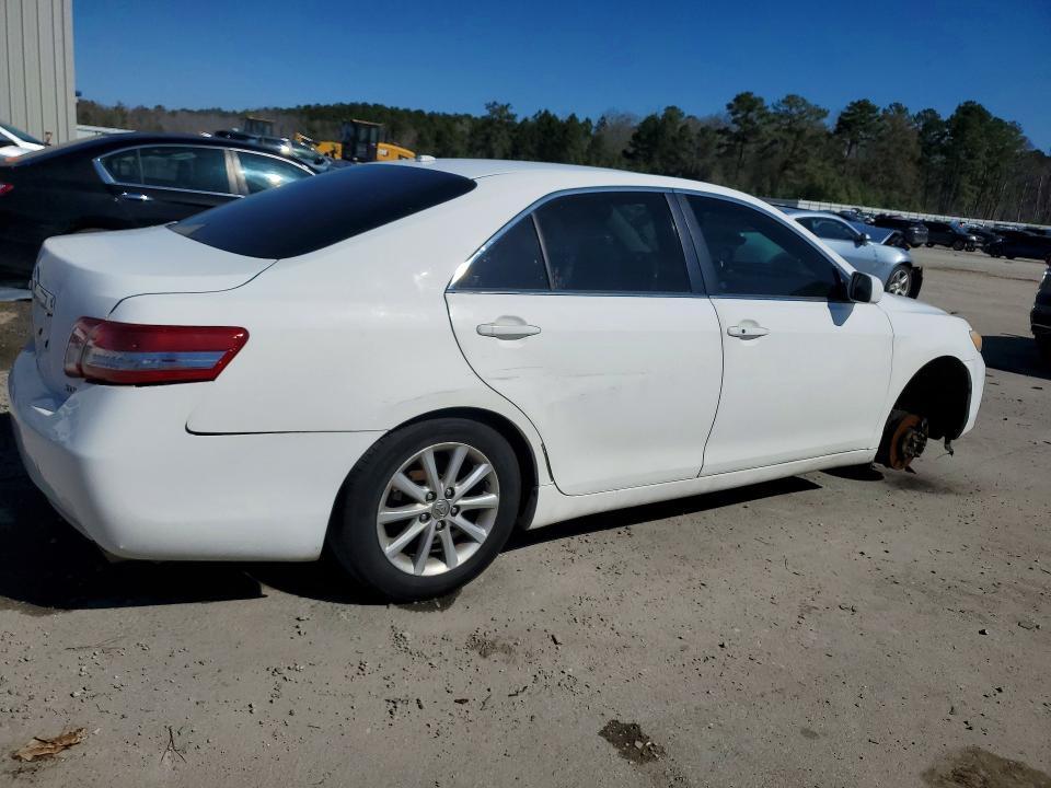 2011 TOYOTA CAMRY XLE V6 — Фото 3 из 12