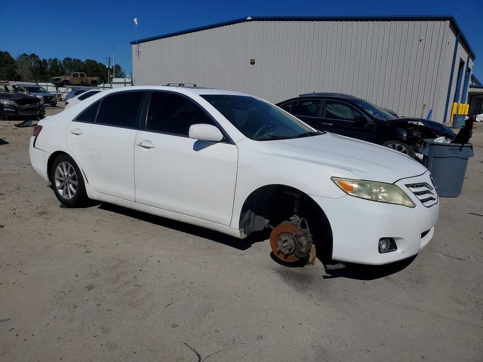 2011 TOYOTA CAMRY XLE V6 — Фото 4 из 12