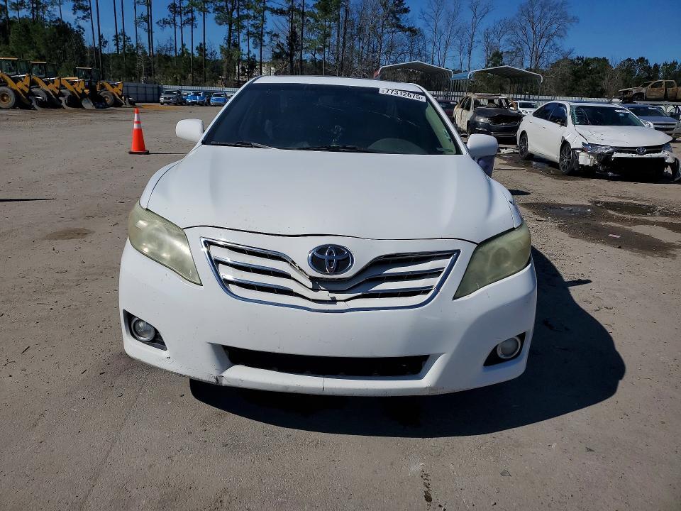 2011 TOYOTA CAMRY XLE V6 — Фото 5 из 12
